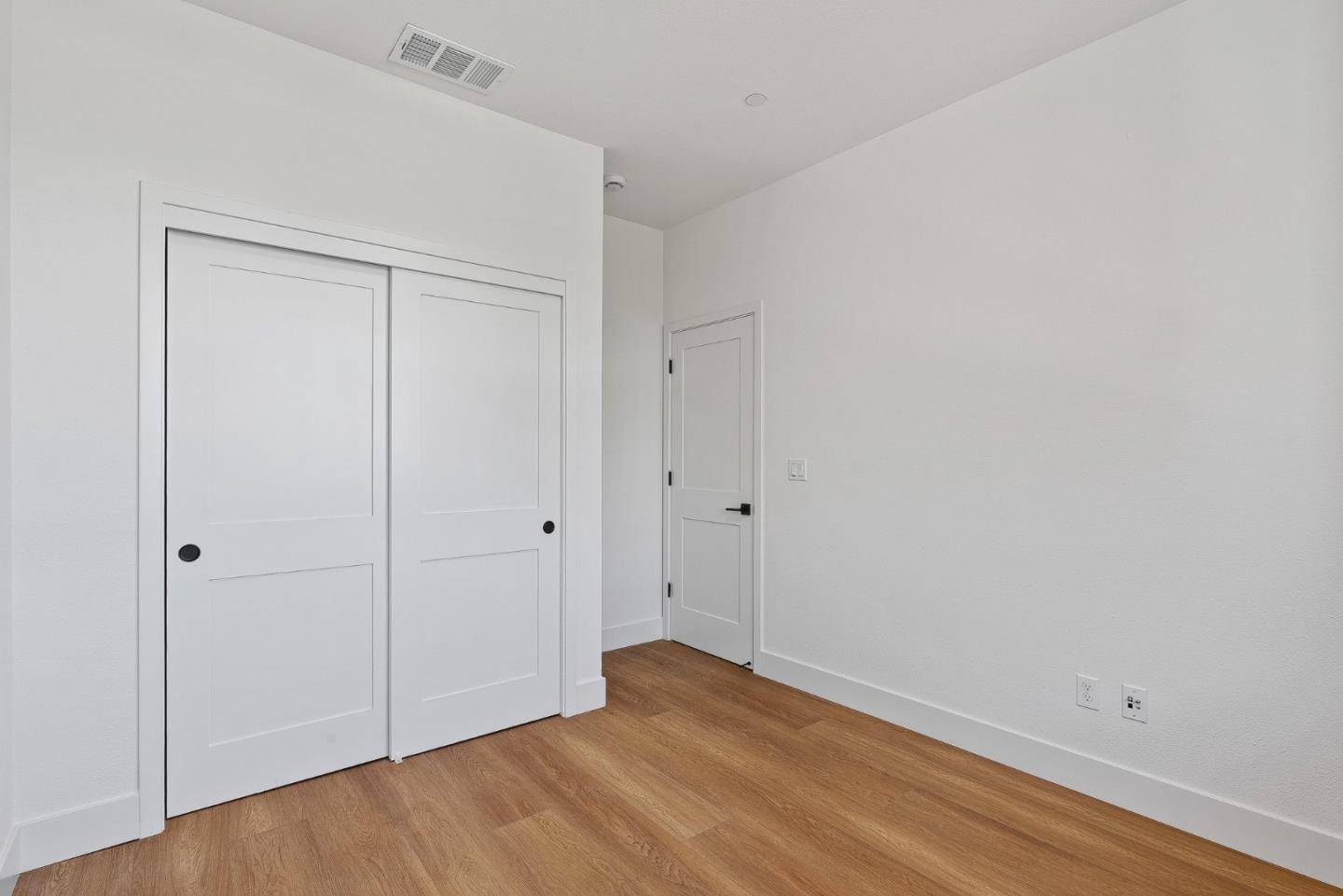Redwood City, CA 94061,935 Woodside Road