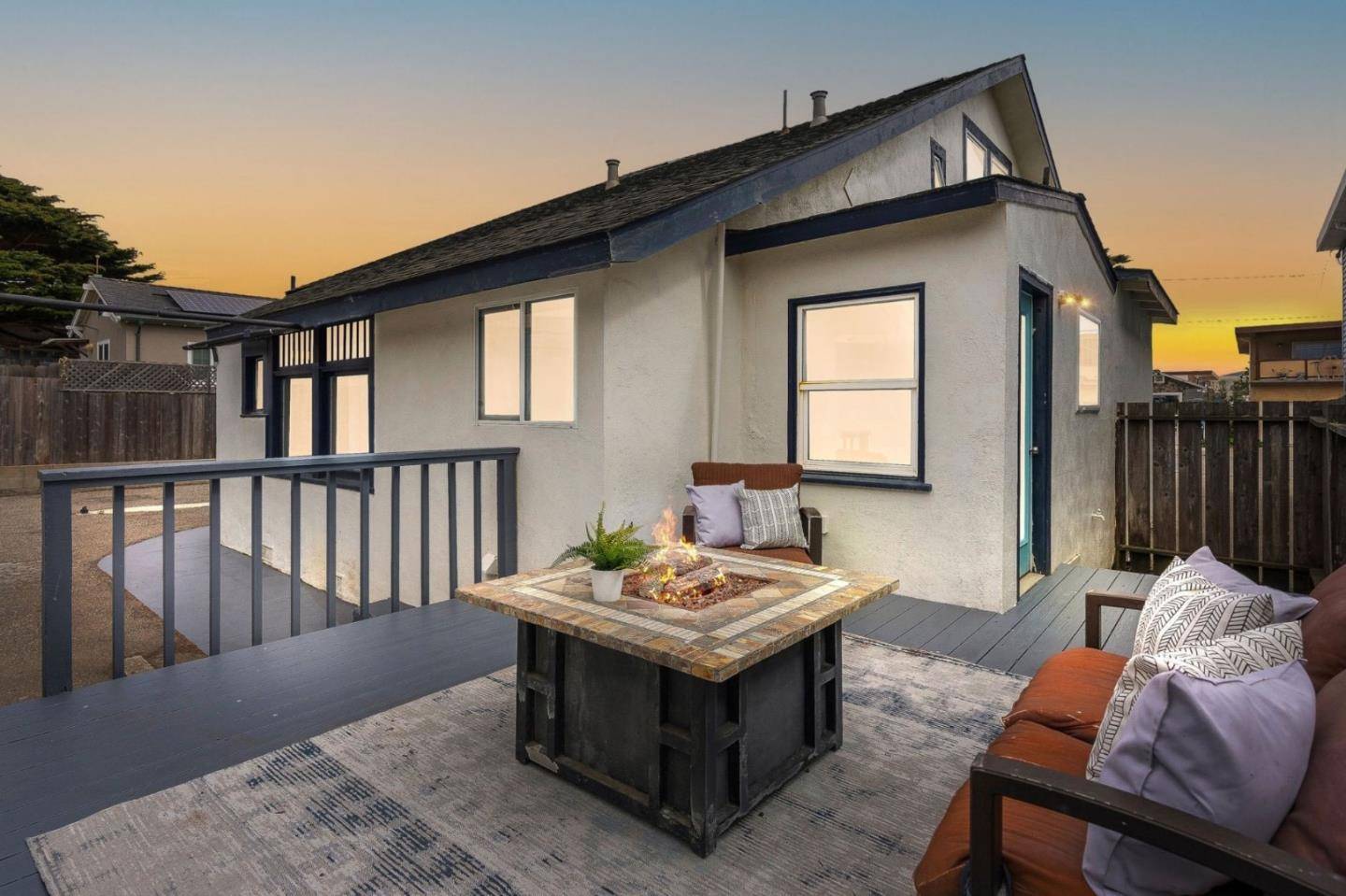 Pacifica, CA 94044,15 Salada Avenue