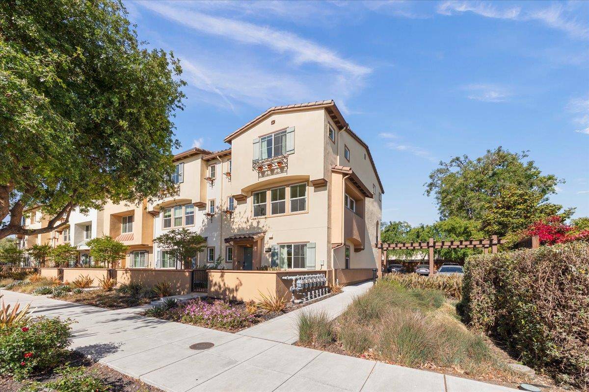 Sunnyvale, CA 94085,516 San Augusto Terrace