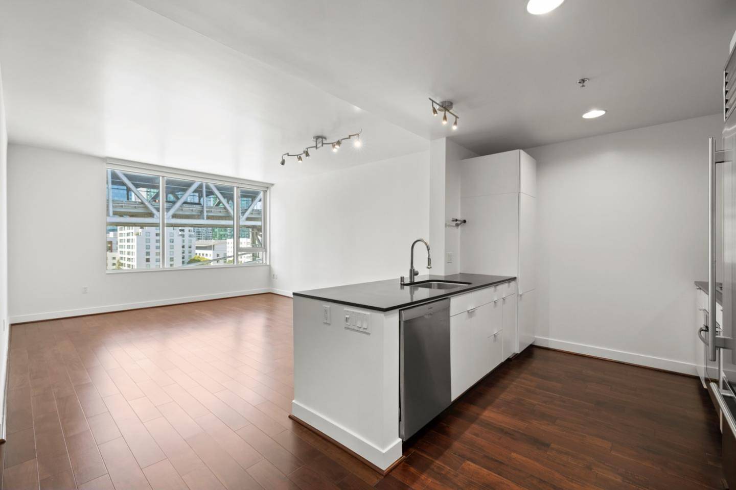 San Francisco, CA 94105,501 Beale Street #10E