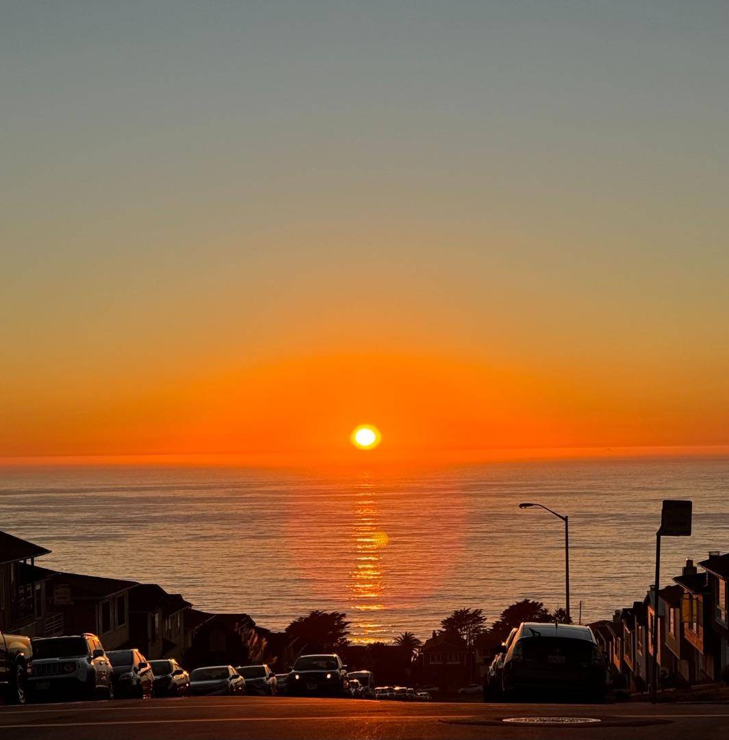 Daly City, CA 94015,1121 Skyline Drive