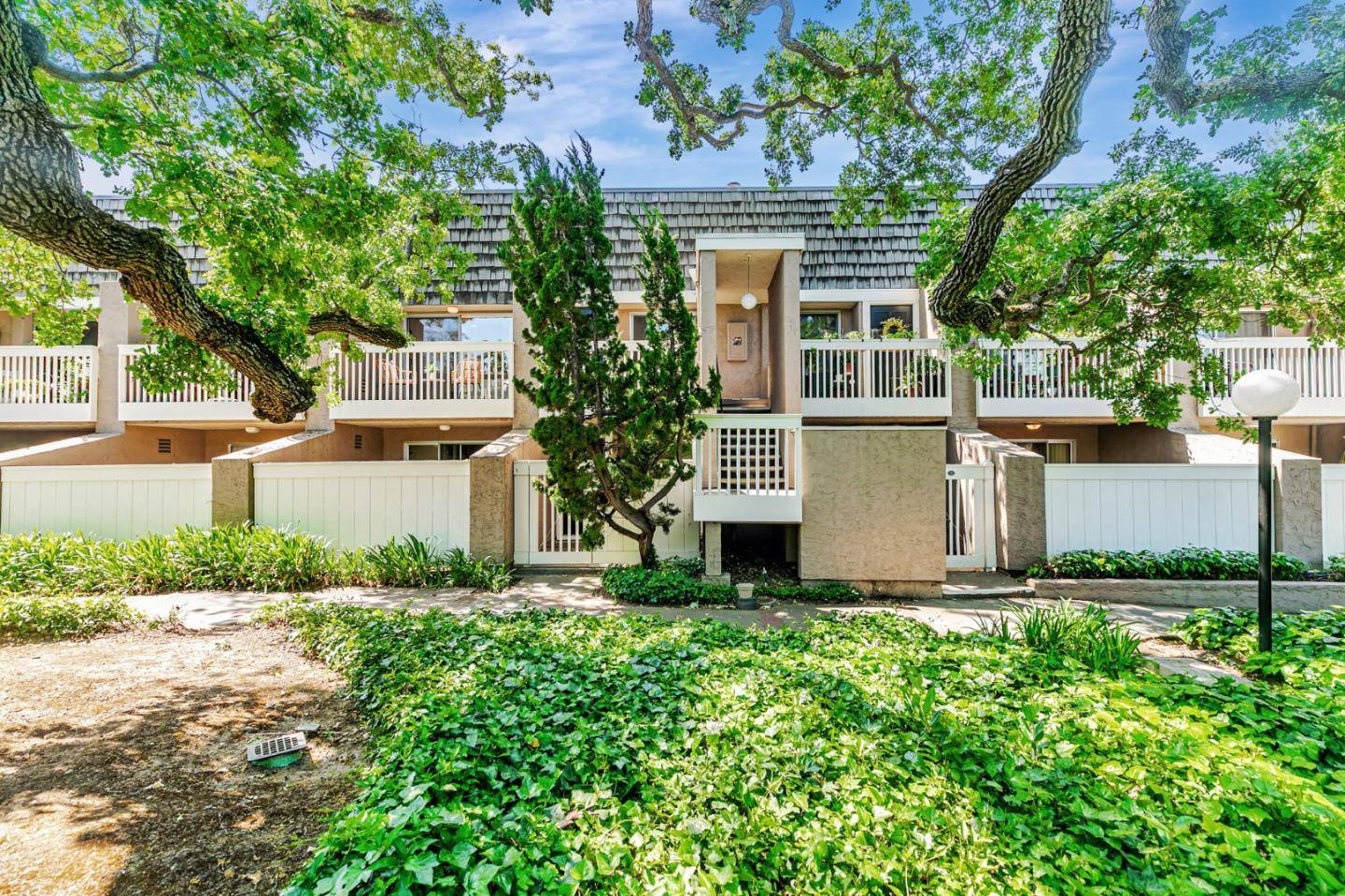 Menlo Park, CA 94025,675 Sharon Park Drive #231