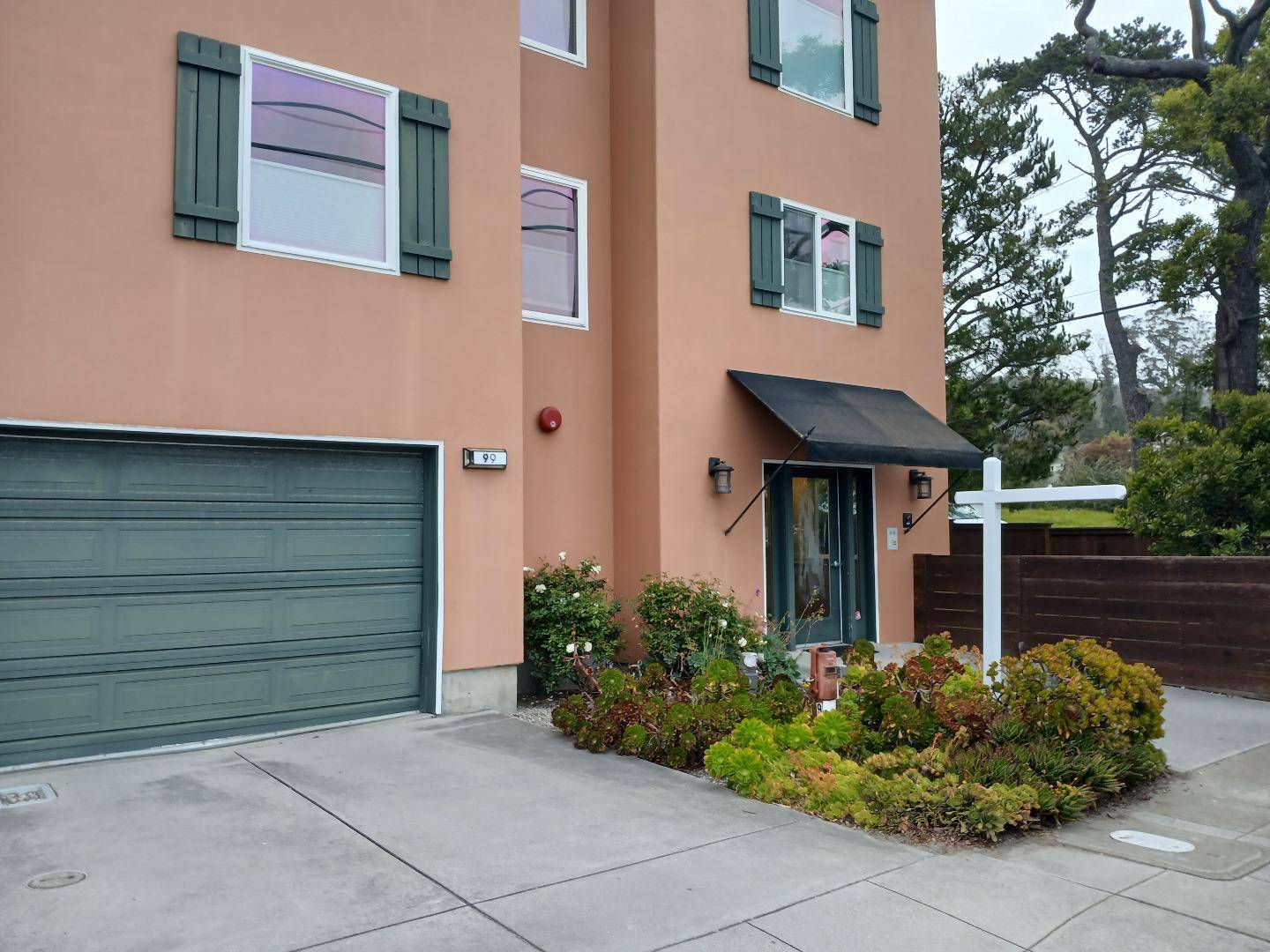 El Granada, CA 94018,99 Avenue Portola #2B