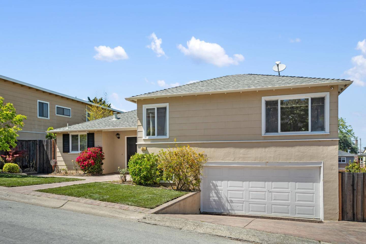 Millbrae, CA 94030,50 La Prenda