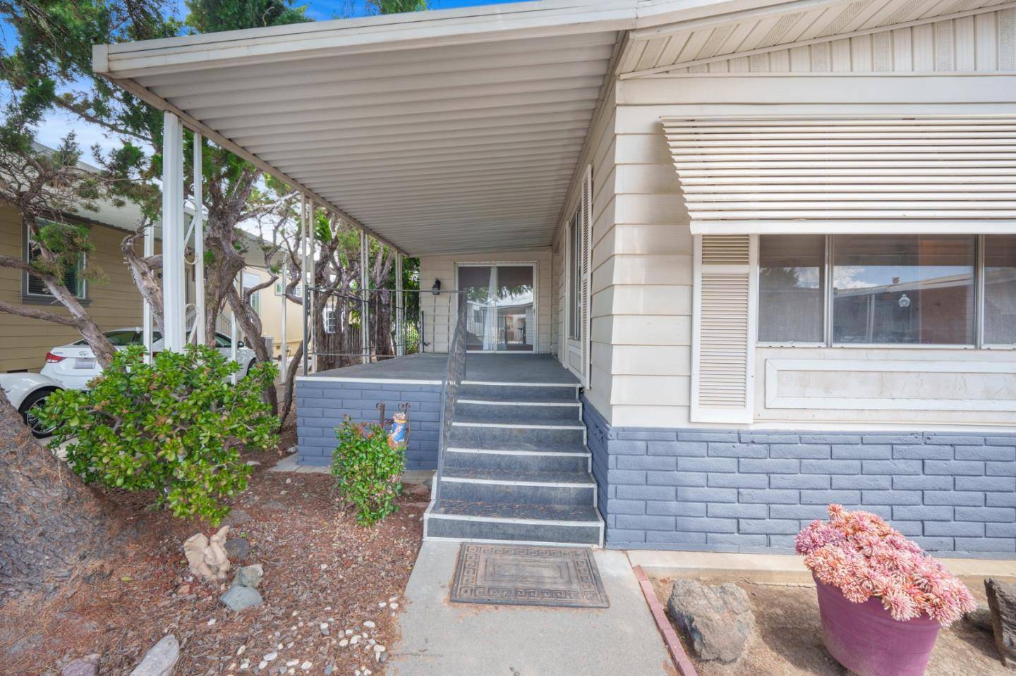 Morgan Hill, CA 95037,275 Burnett Avenue #54