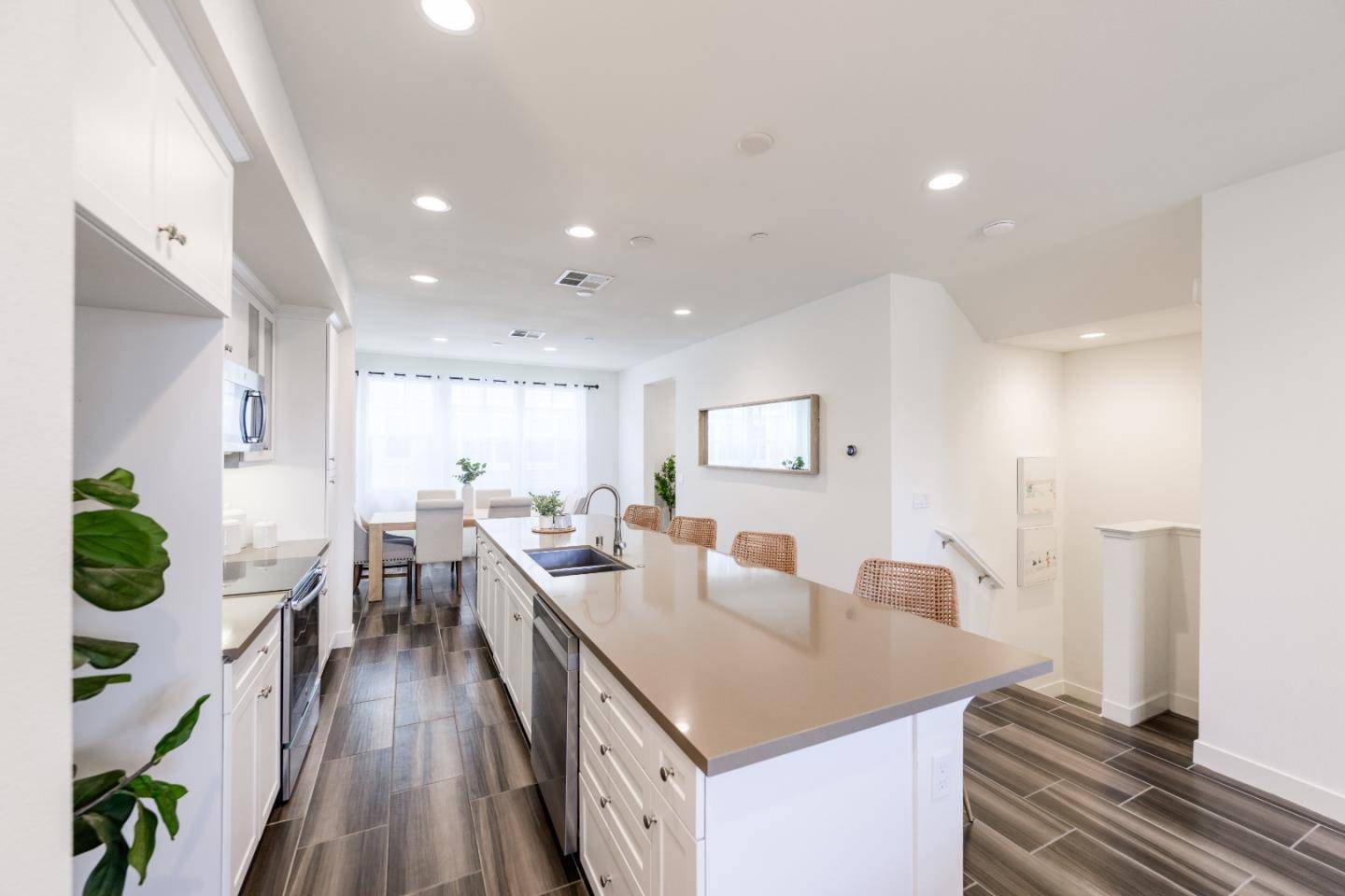 Scotts Valley, CA 95066,379 Hansen