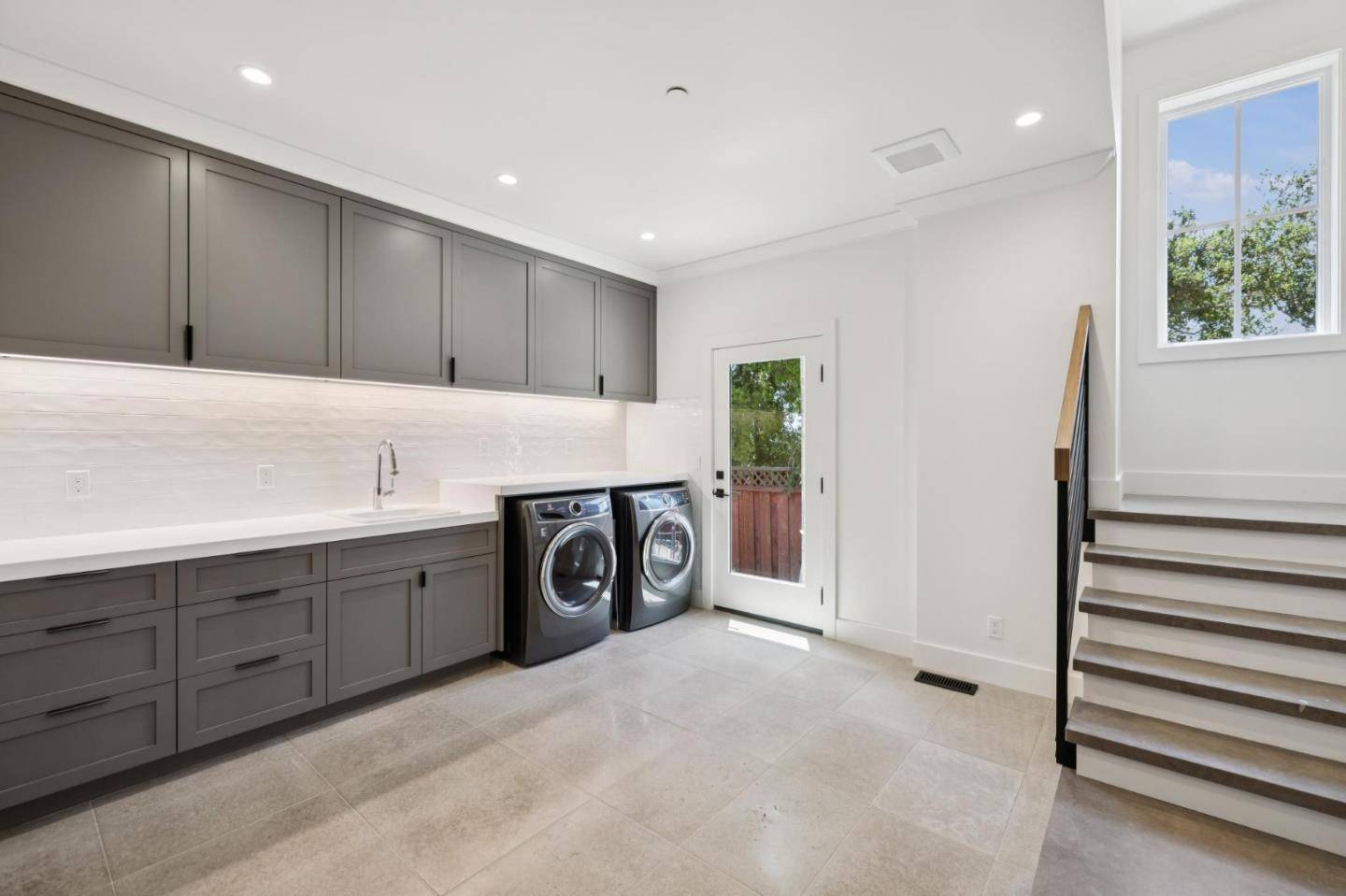 Redwood City, CA 94062,717 Vernal Way