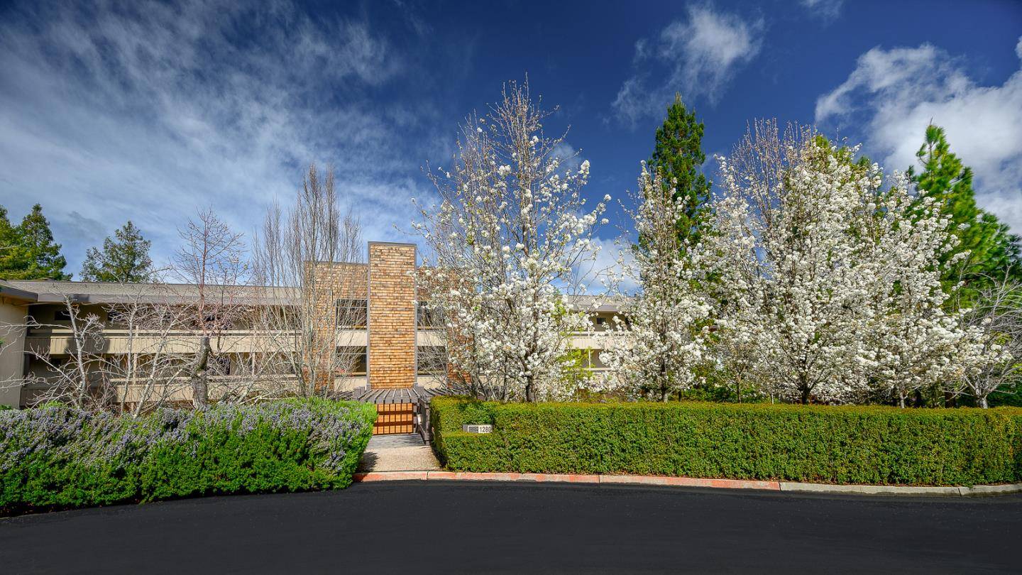Menlo Park, CA 94025,1280 Sharon Park Drive #27