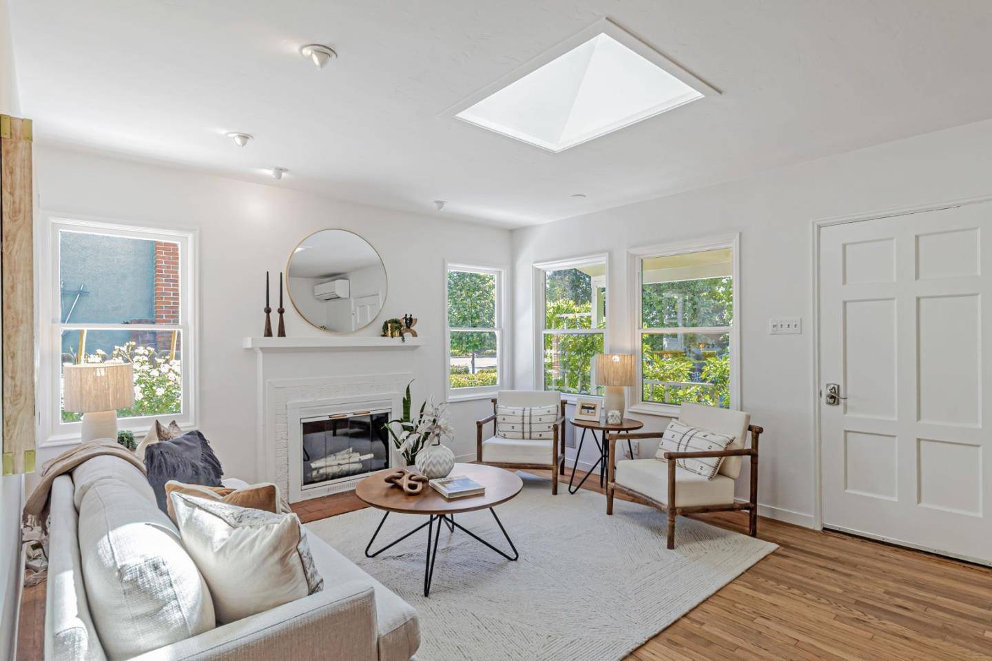 Menlo Park, CA 94025,1045 Almanor Avenue