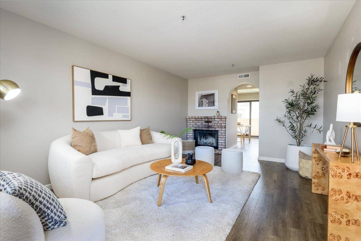 Pacifica, CA 94044,2355 Beach Boulevard #303