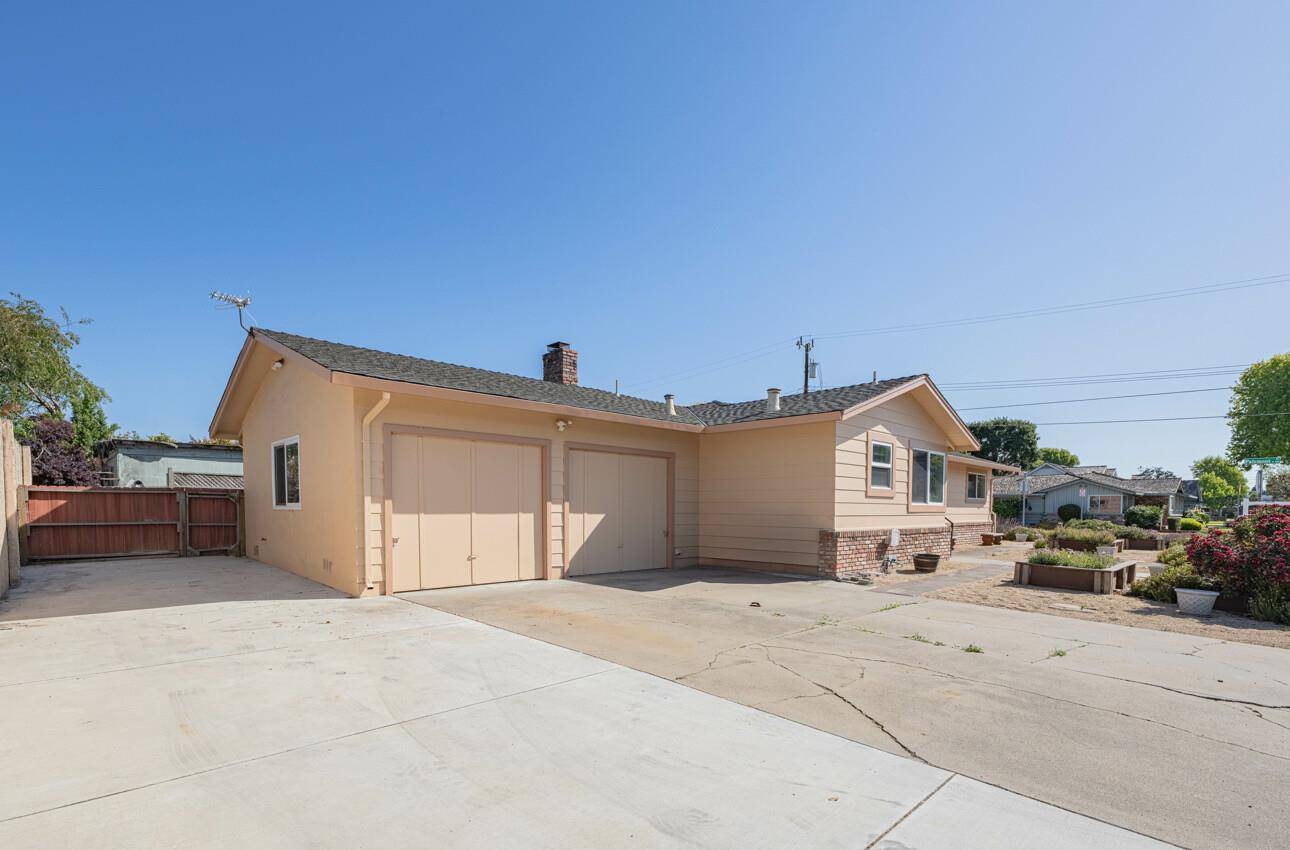 Salinas, CA 93901,829 Los Palos Drive