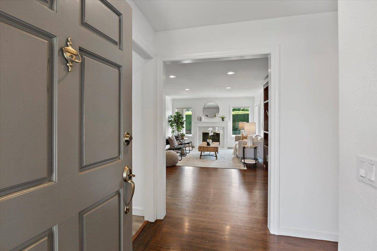 Los Altos, CA 94022,539 Los Ninos Way
