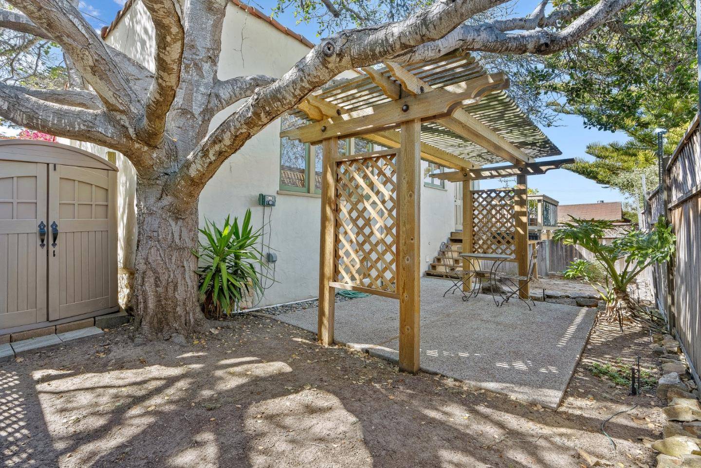 Monterey, CA 93940,925 Cass Street