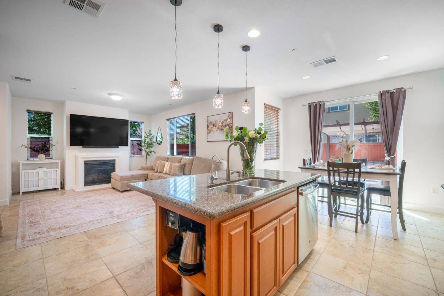 Gilroy, CA 95020,250 Robin Place
