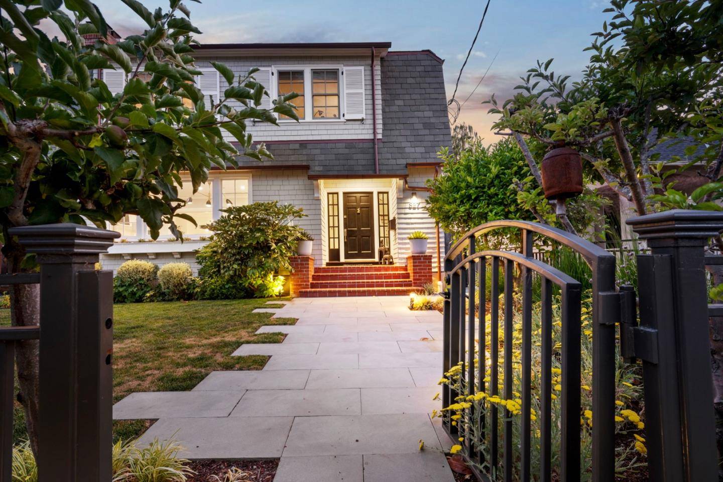 Burlingame, CA 94010,827 Walnut Avenue