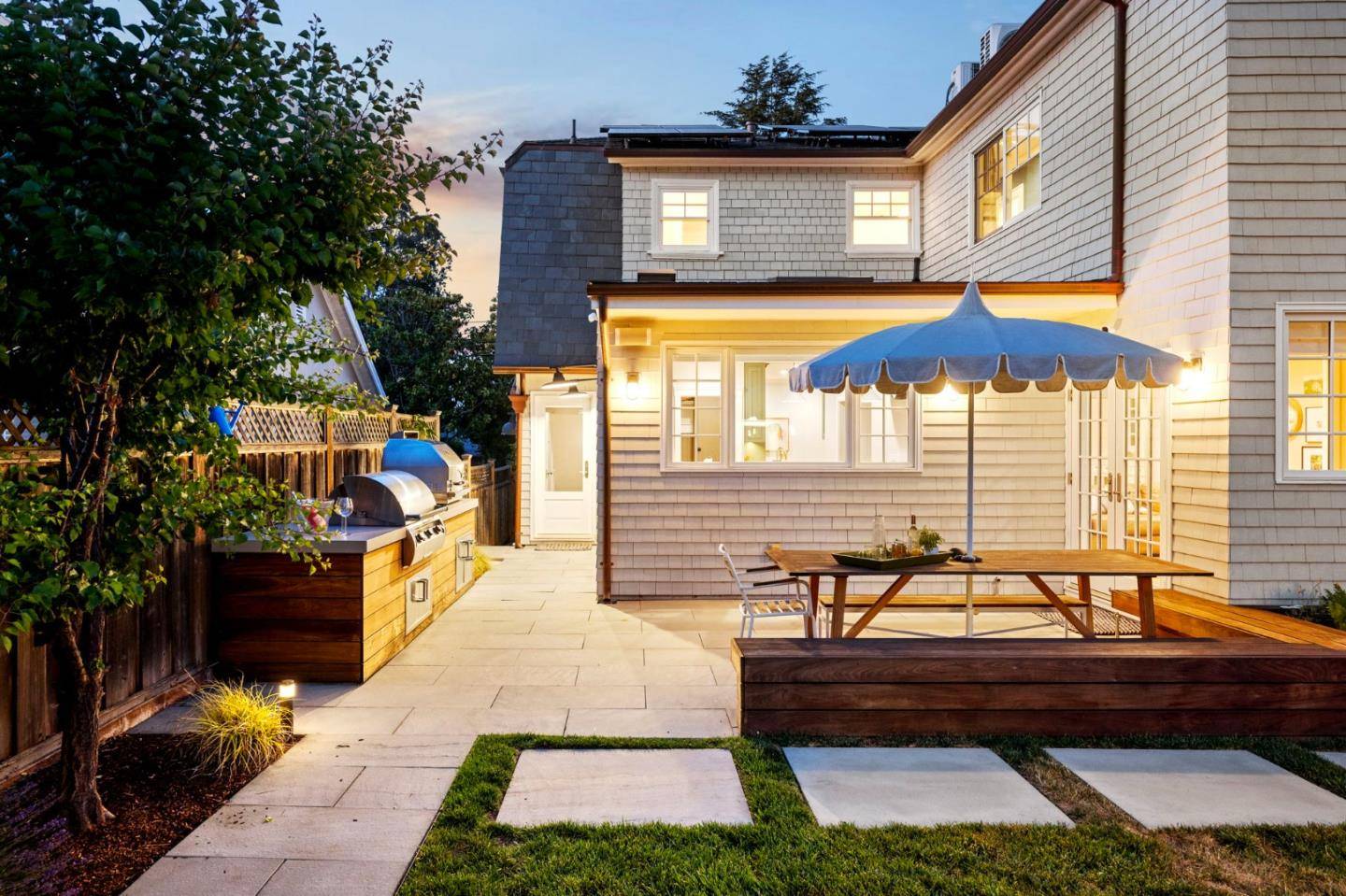 Burlingame, CA 94010,827 Walnut Avenue