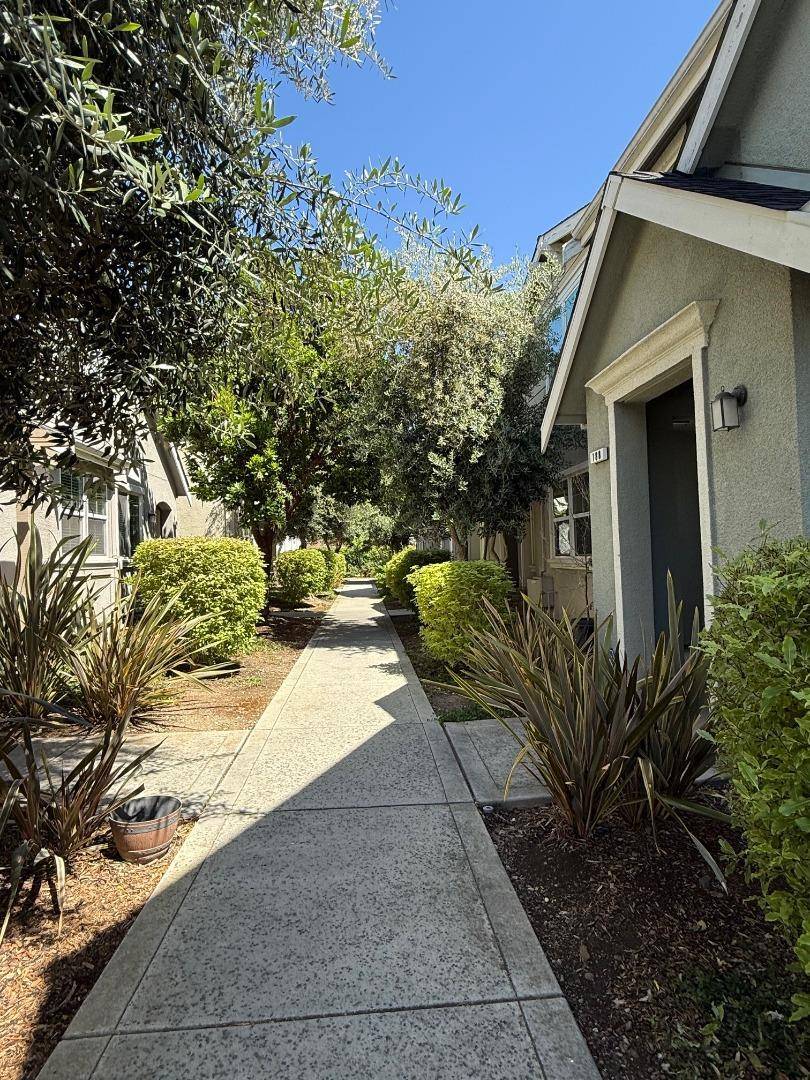Gilroy, CA 95020,188 Caroline Lane