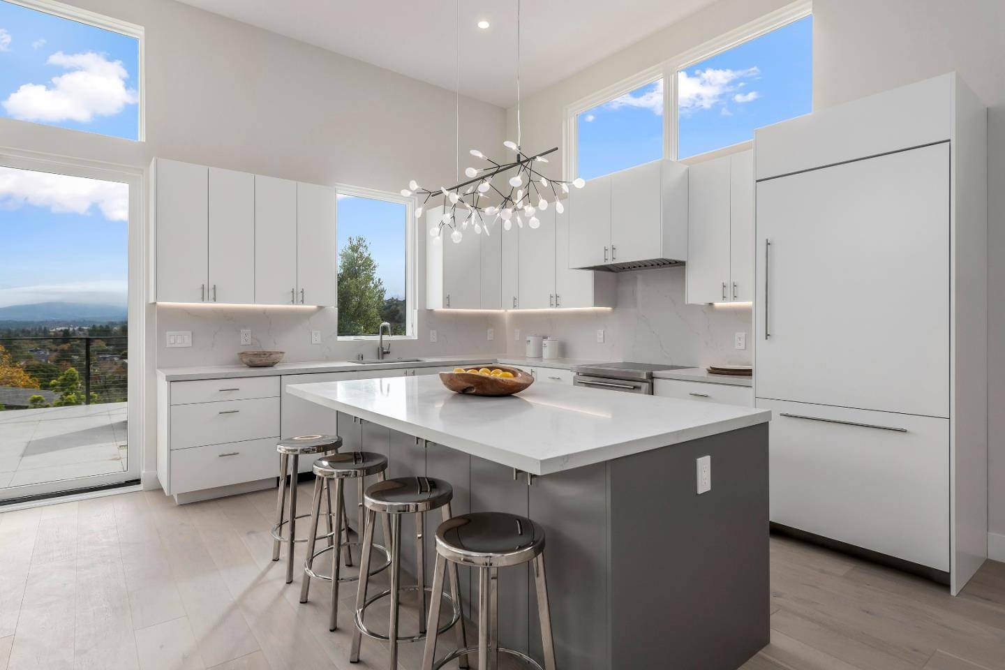 San Carlos, CA 94070,21 Highland Avenue