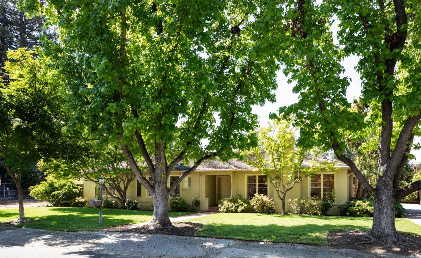 Menlo Park, CA 94025,1850 White Oak Drive