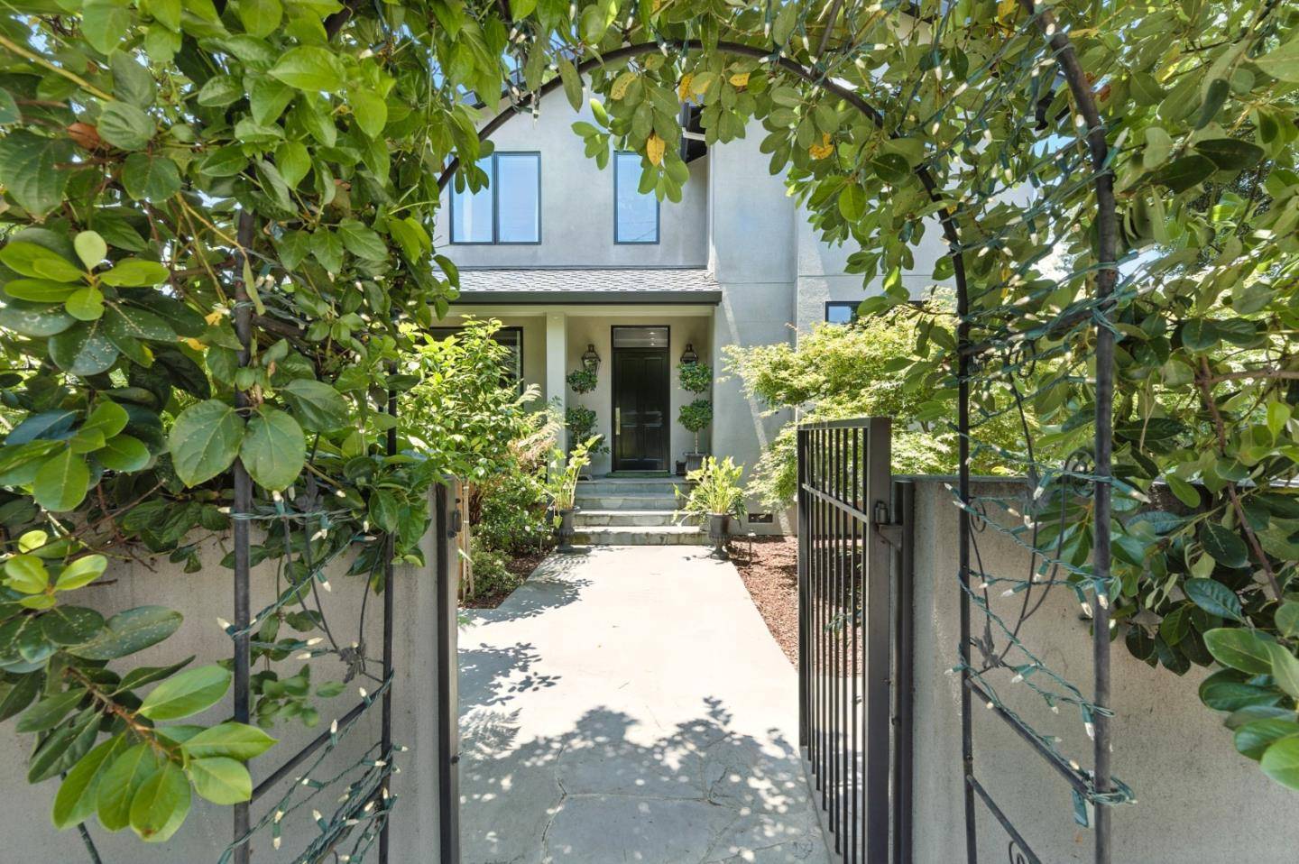Menlo Park, CA 94025,543 8th Avenue
