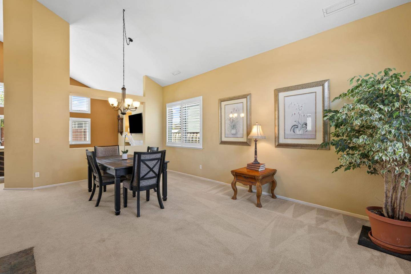 Hollister, CA 95023,1660 Mimosa Street