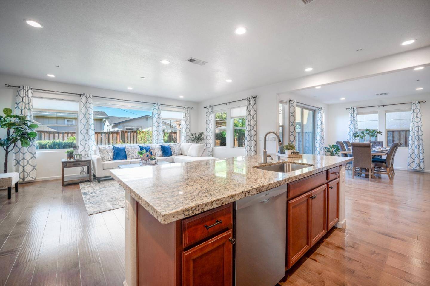 Gilroy, CA 95020,712 Baxter Way