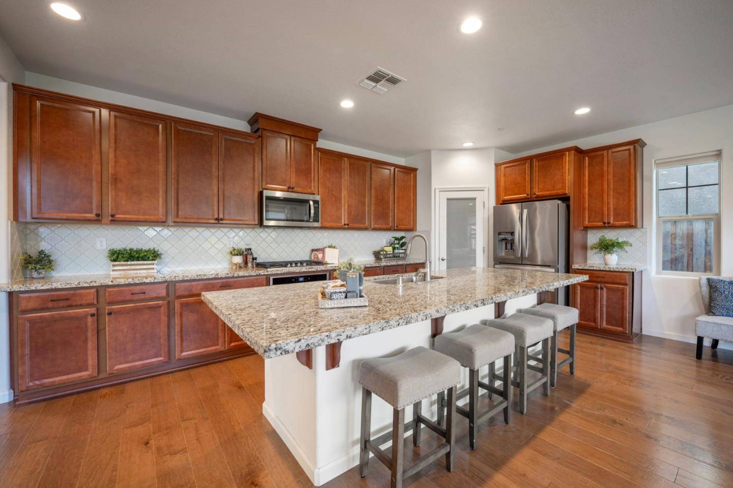 Gilroy, CA 95020,712 Baxter Way