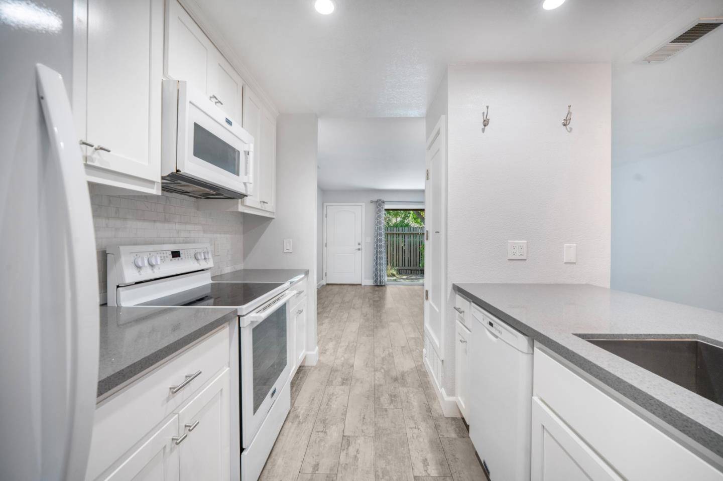 Sunnyvale, CA 94086,233 Red Oak Drive #K