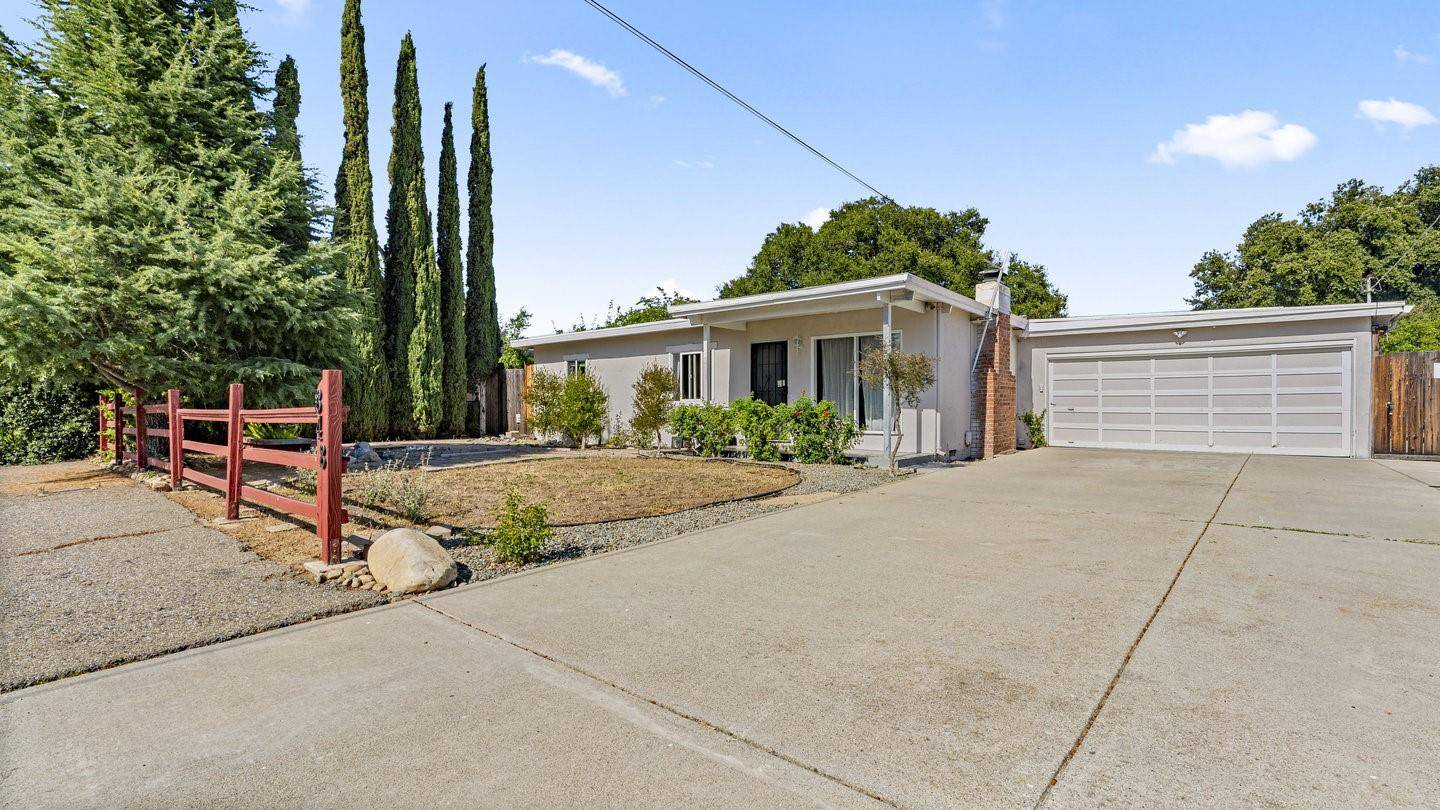 Campbell, CA 95008,848 Kenneth Avenue