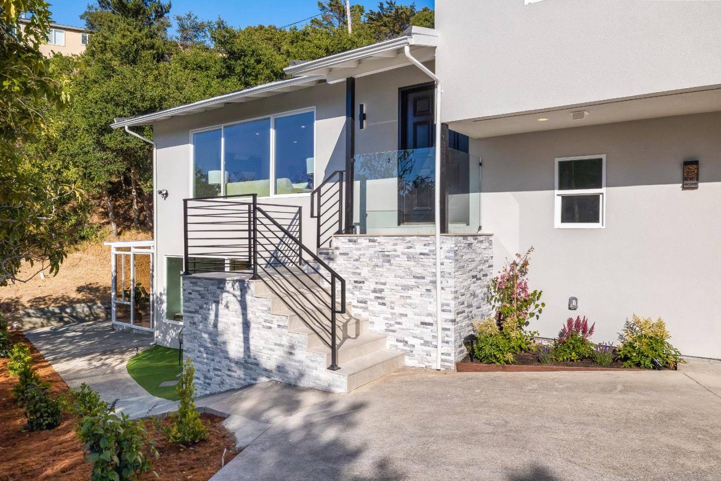 Hillsborough, CA 94010,1315 Black Mountain Road