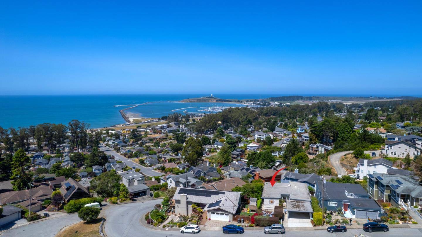 Half Moon Bay, CA 94019,215 El Granada Boulevard