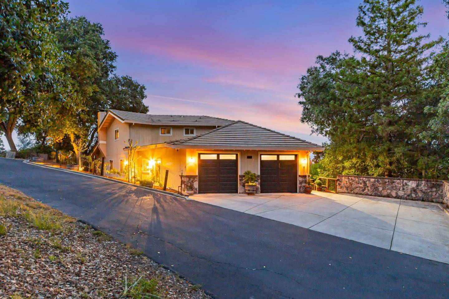 Gilroy, CA 95020,1737 Hecker Pass Road
