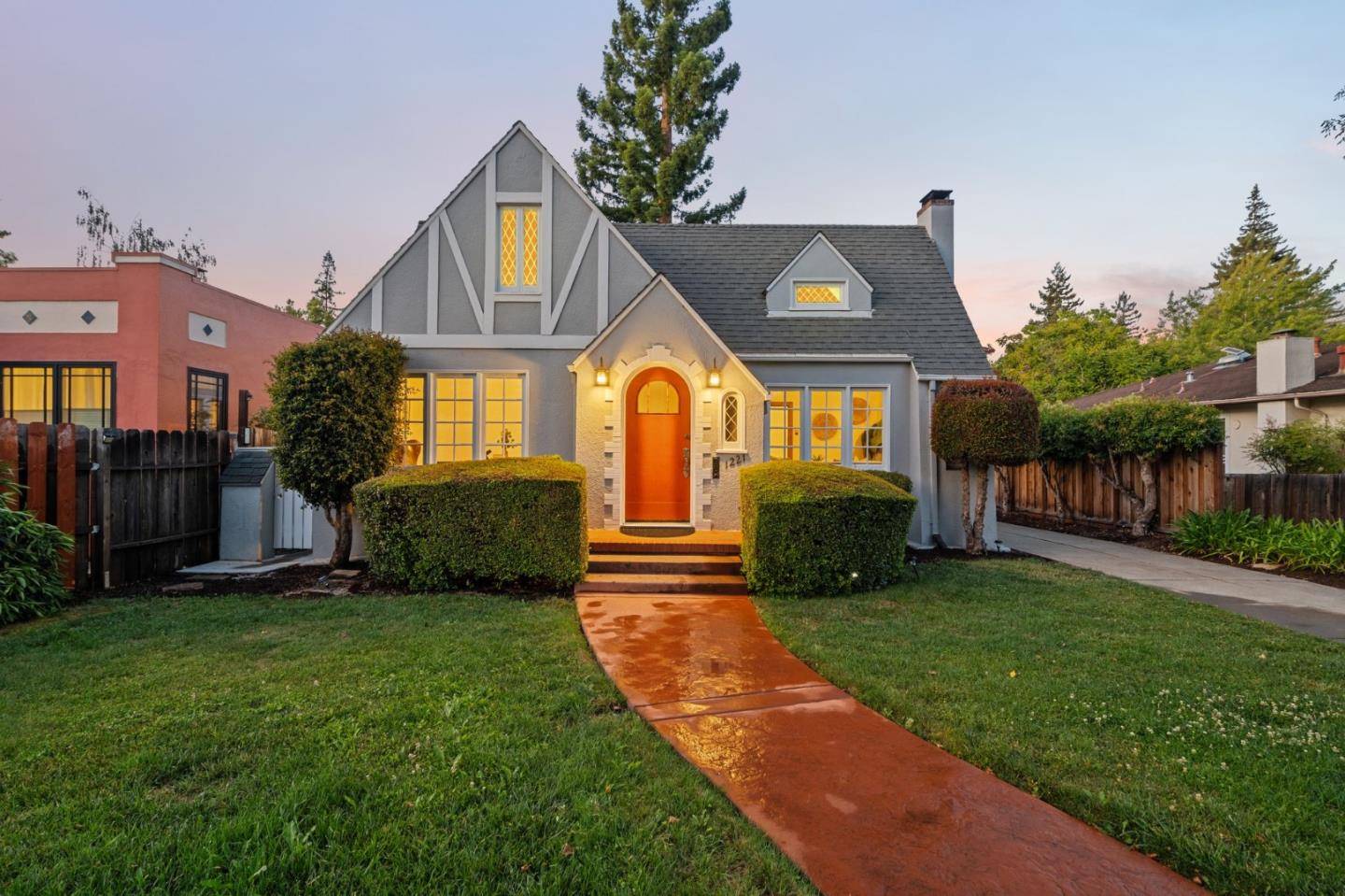 Palo Alto, CA 94301,1221 Middlefield Road