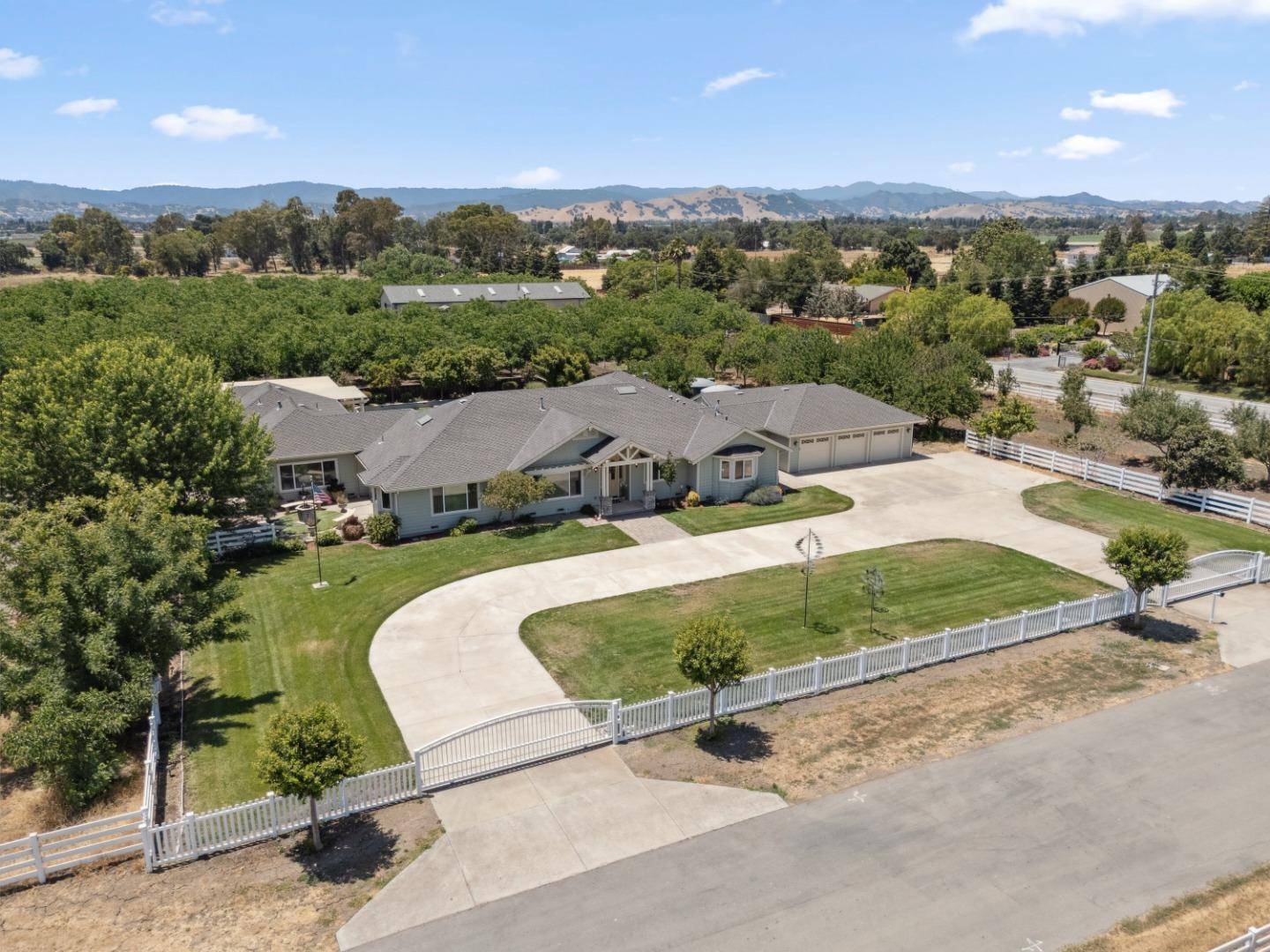 Gilroy, CA 95020,9885 Wilford Way