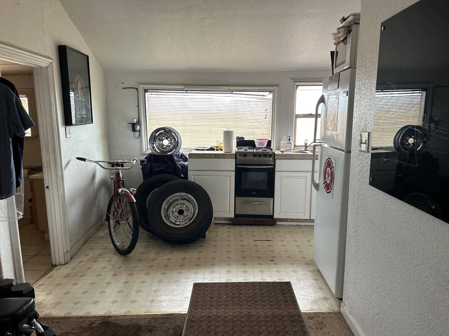 Gilroy, CA 95020,2160 Pacheco Pass Highway