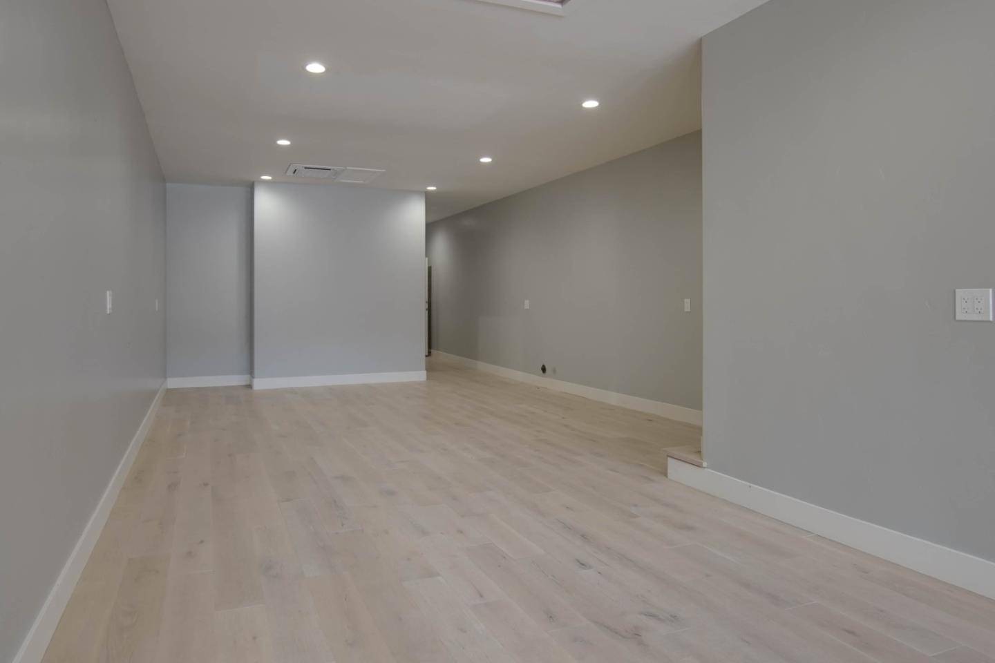 Hollister, CA 95023,222 5th Street