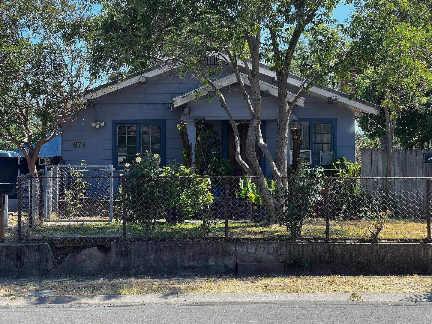 Sacramento, CA 95815,674 Plaza Avenue