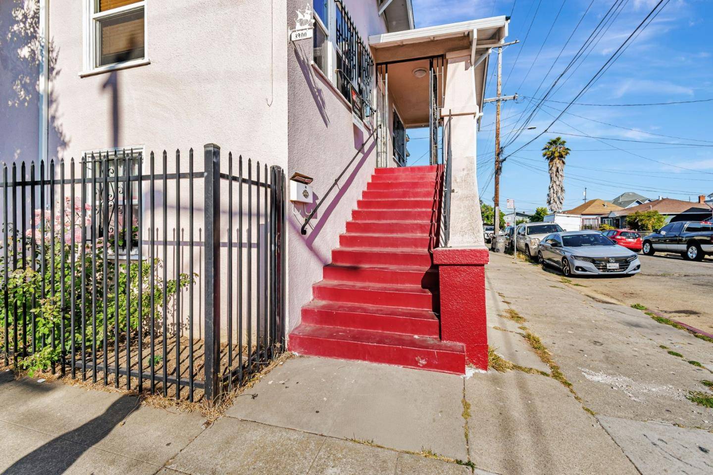 Oakland, CA 94601,3300 E 17th Street
