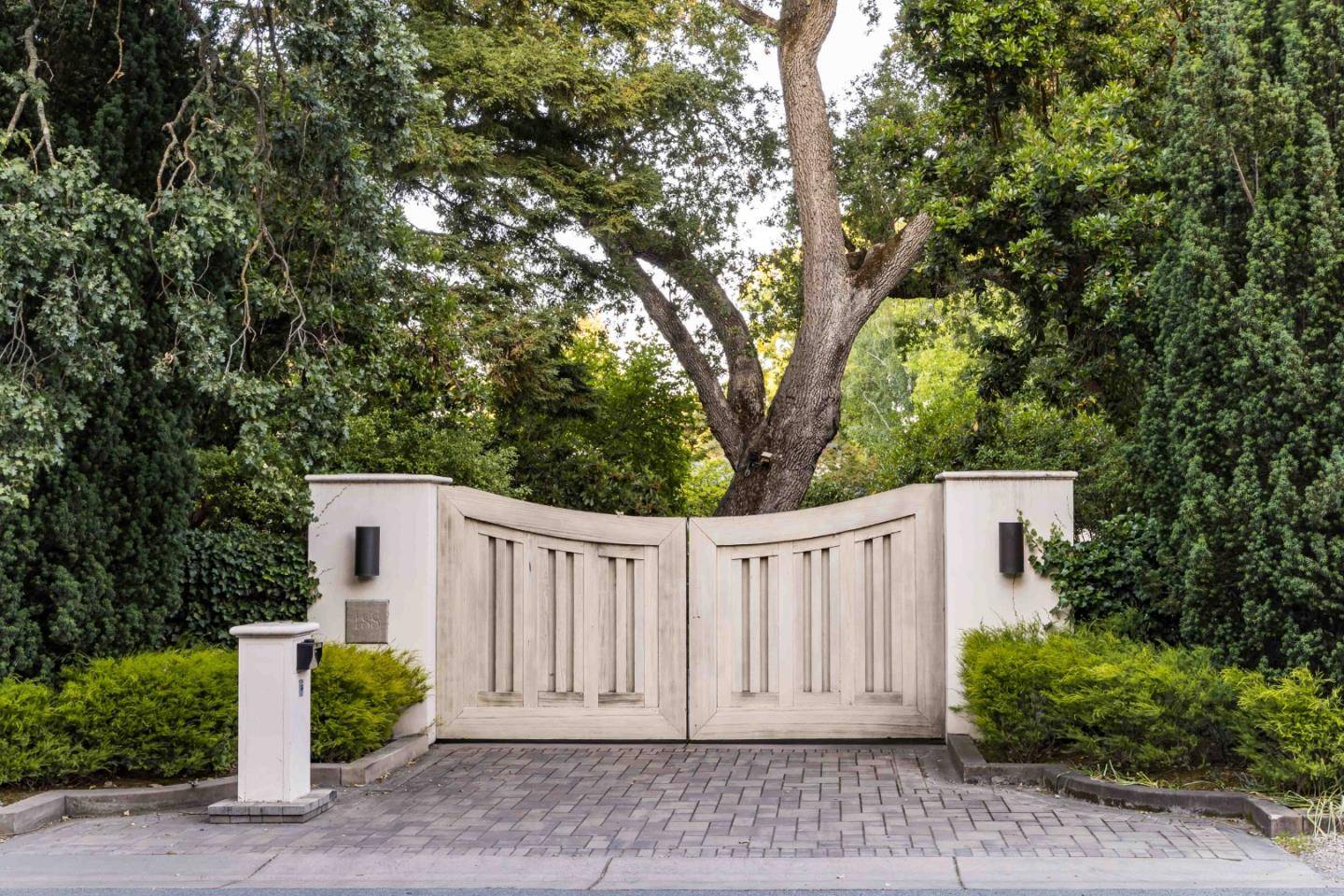 Atherton, CA 94027,188 Fair Oaks Lane