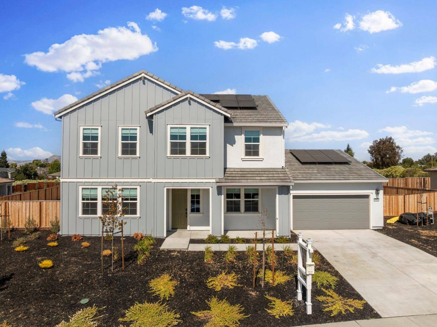Hollister, CA 95023,191 Scarlett Way