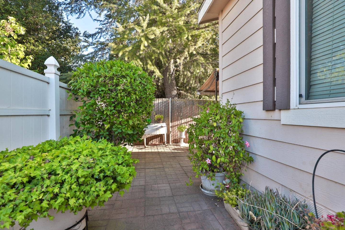 Acampo, CA 95220,19690 N Highway 99 #24