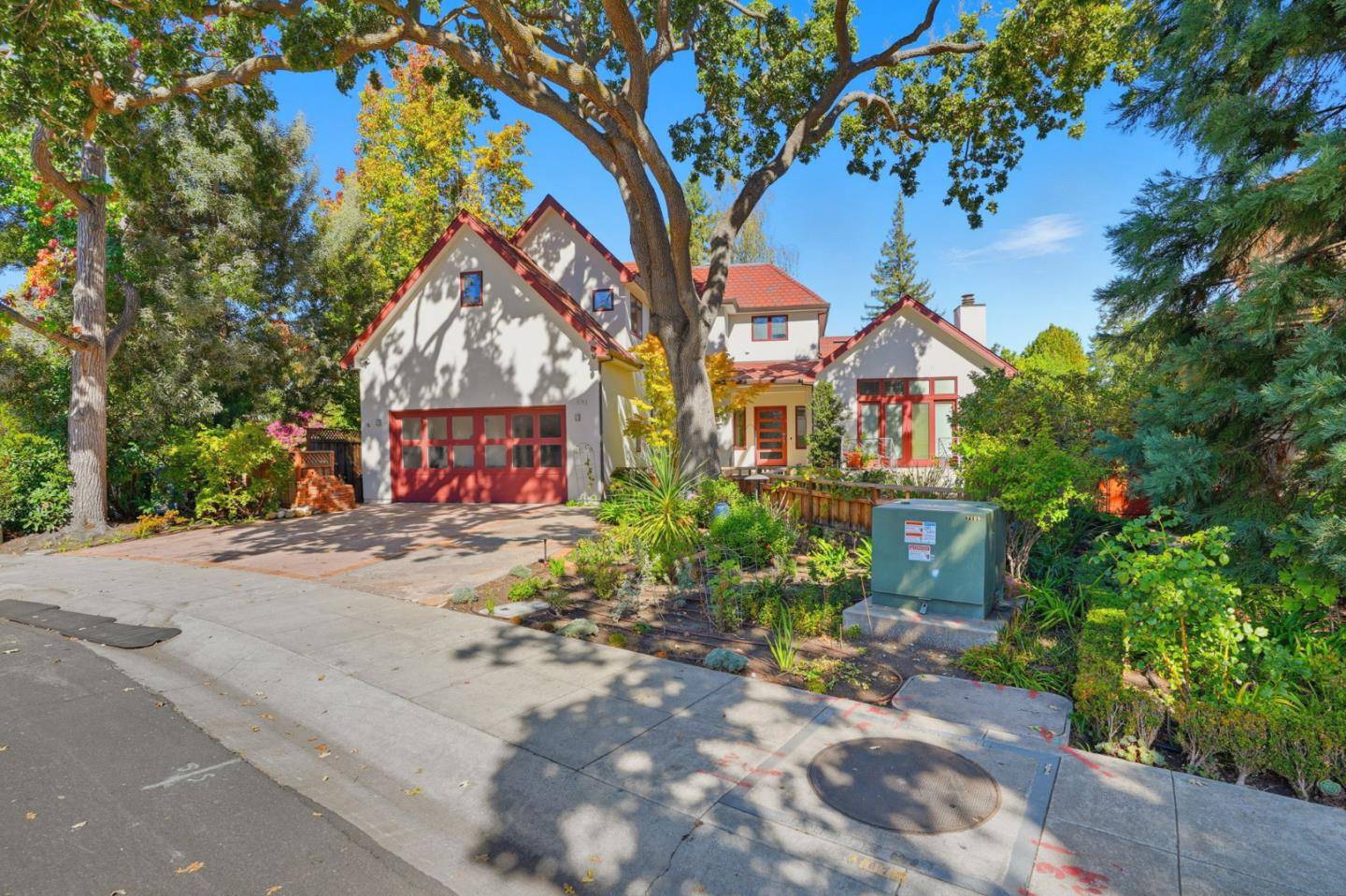 Palo Alto, CA 94303,881 Northampton Drive