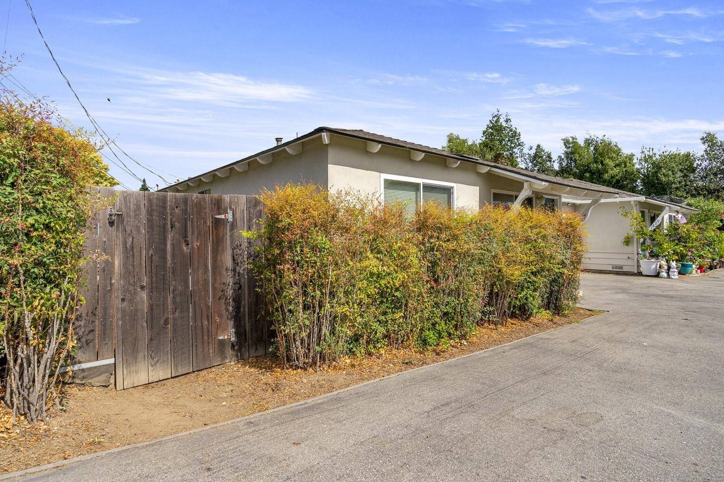 East Palo Alto, CA 94303,1827 Woodland Avenue