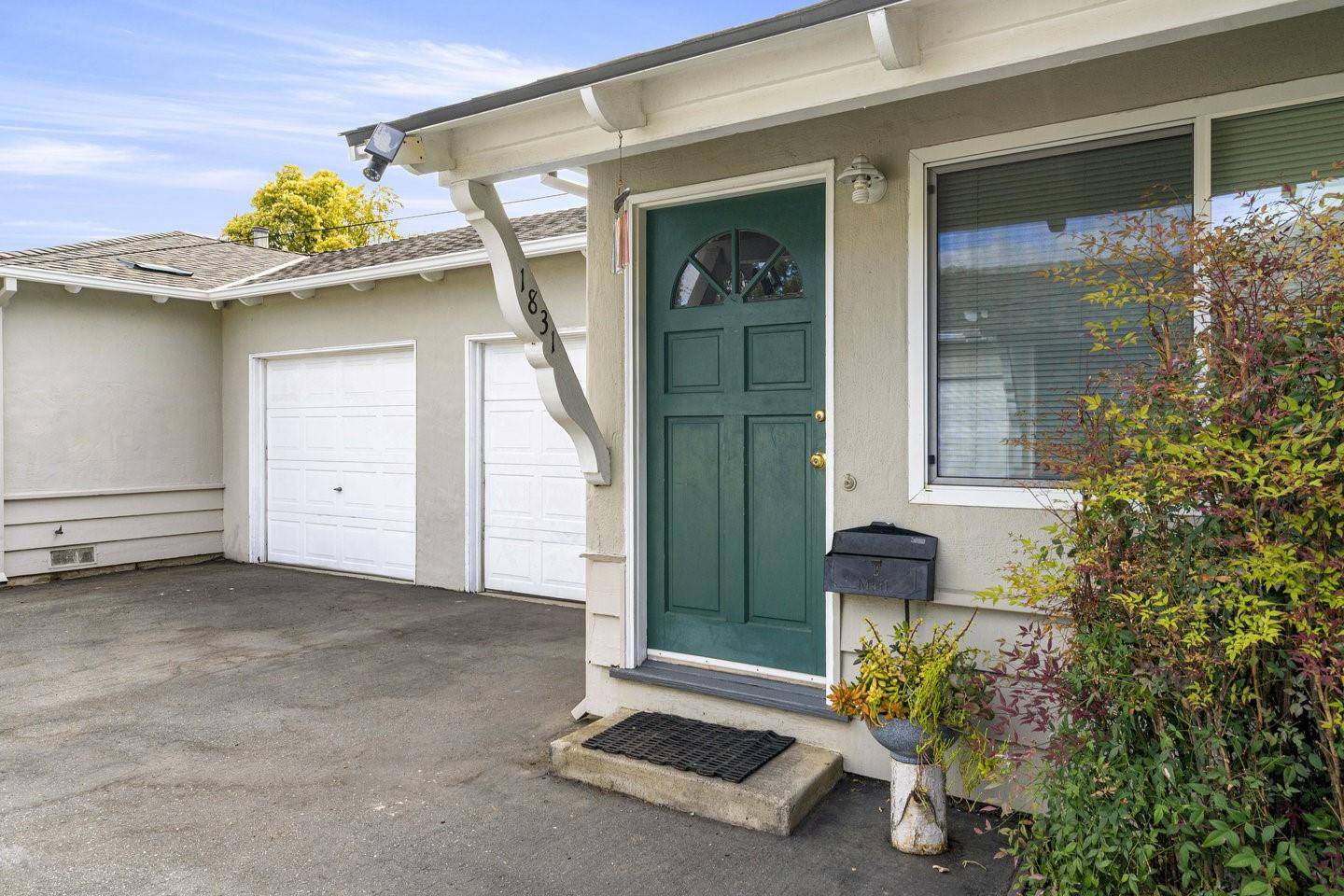 East Palo Alto, CA 94303,1831 Woodland Avenue