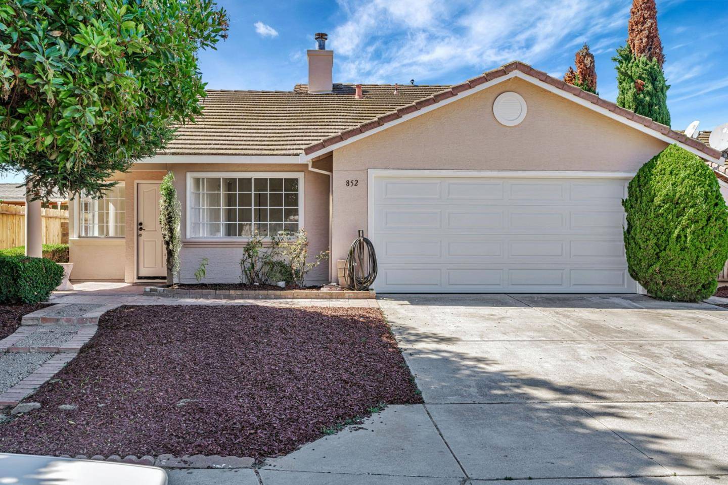 Salinas, CA 93905,852 Antigua Avenue