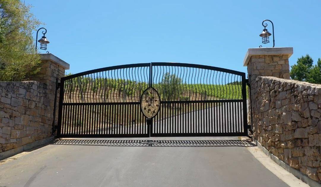 Los Gatos, CA 95033,18570+ Black Road