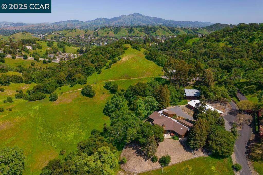 Lafayette, CA 94549,575 Morecroft Road