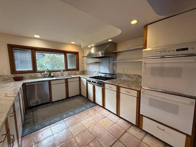 Portola Valley, CA 94028,240 W Floresta Way