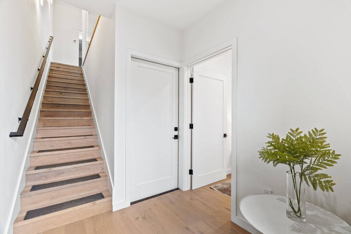 Redwood City, CA 94061,916 Woodside Road