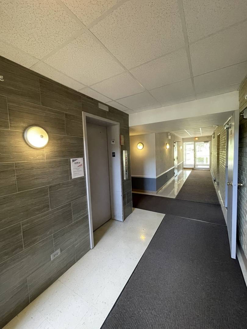 Arlington Heights, IL 60005,2214 S Goebbert Road #379